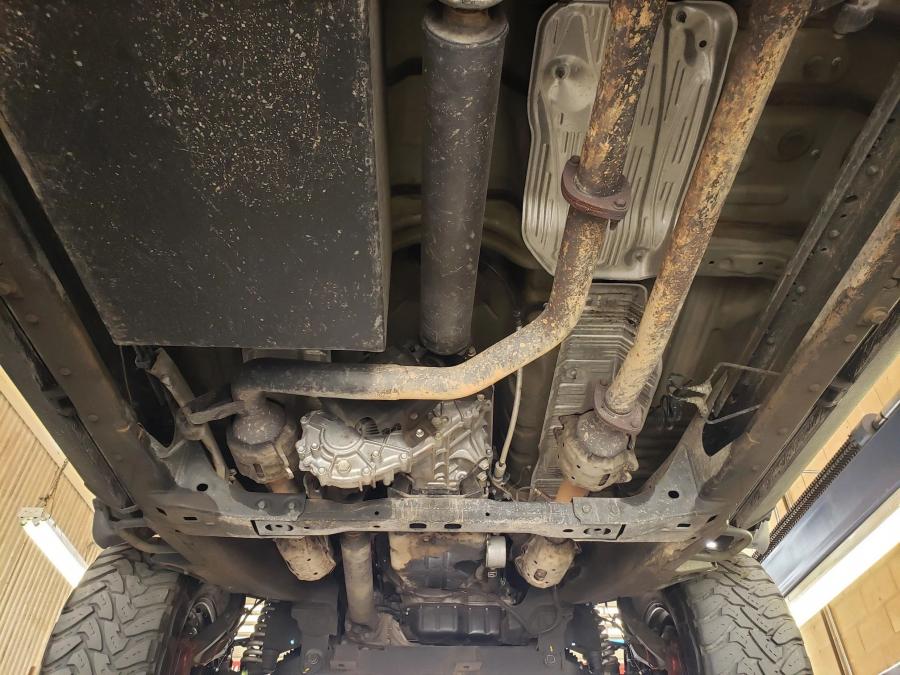 Днище и подвеска Toyota Tundra CrewMax 4x4 Zombie Apocalypse 2013 года  (фото 399 из 461)